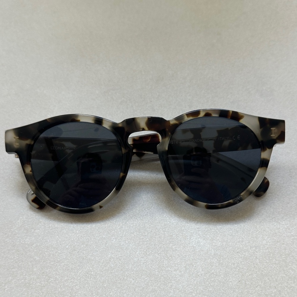 Illesteva Leonard Sunglasses: White Tortoise/Silver Mirror